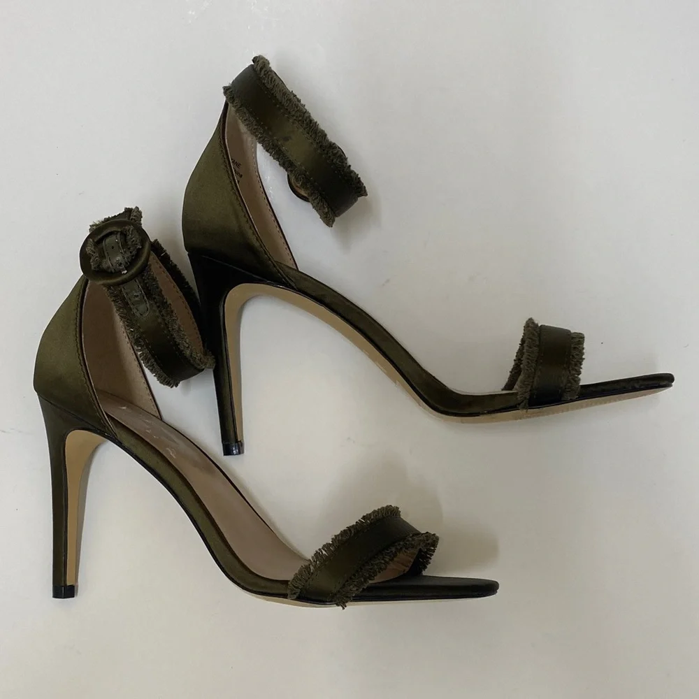Mix No. 6  Rayane   Woman’s 4” heel in Army Green Color Size 8.5